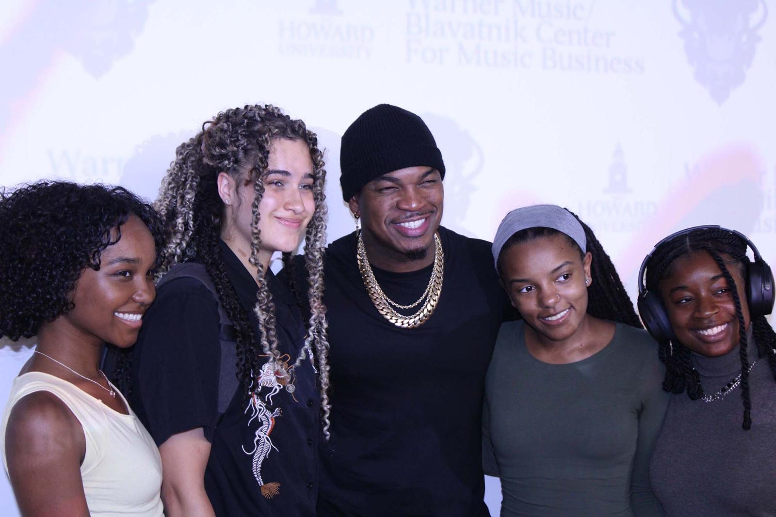 Neyo and students