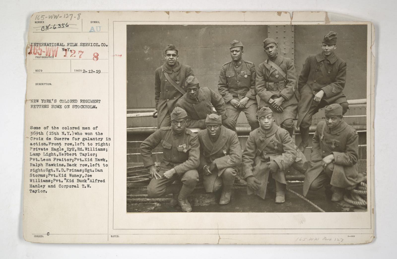 Black and white photo clipping of soldiers