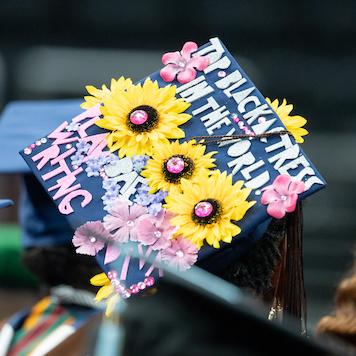 decorate graduation cap