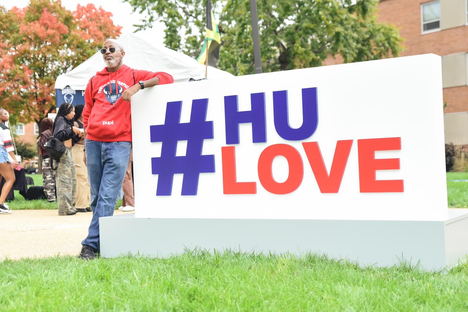 HU Love sign